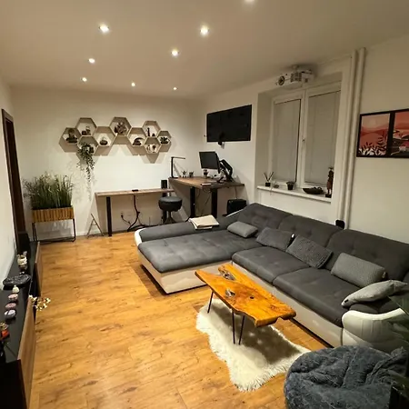 Parkside Modern Haven - Spacious & Serene In Apartament Koszyce