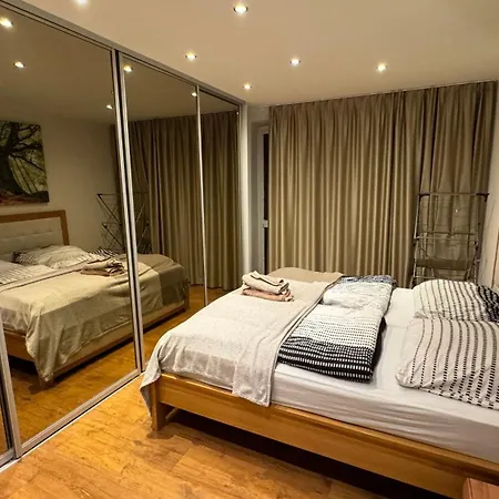 Parkside Modern Haven - Spacious & Serene In Koszyce